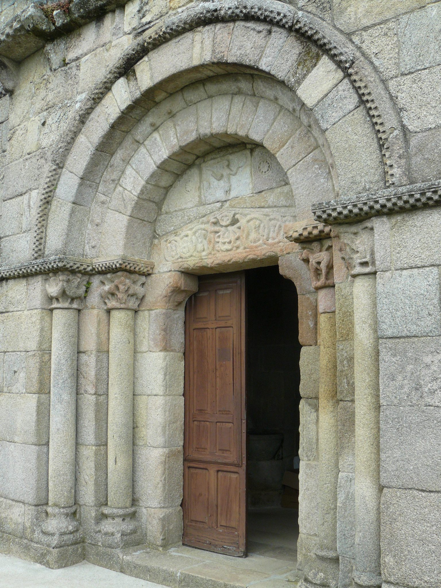 Portaal van Iglesia de Santiago de Barbadelo